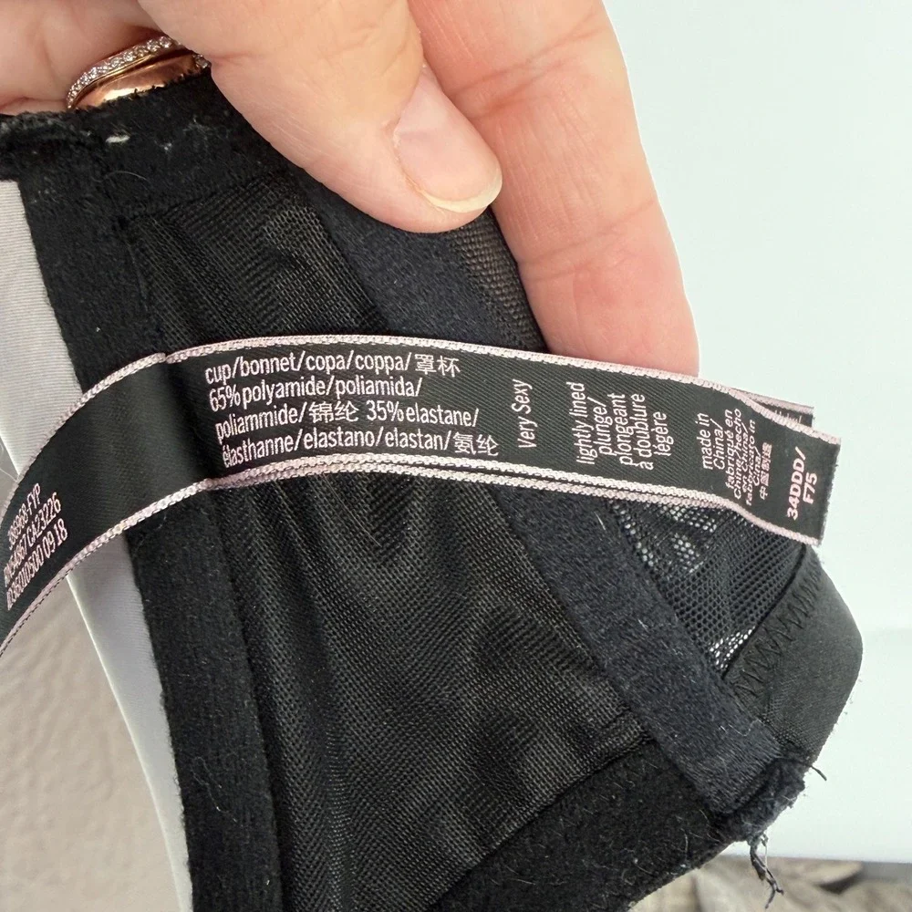 Victoria's Secret Very Sexy‎ Lightly Lined Plunge Front Close Bra Black 34DDD